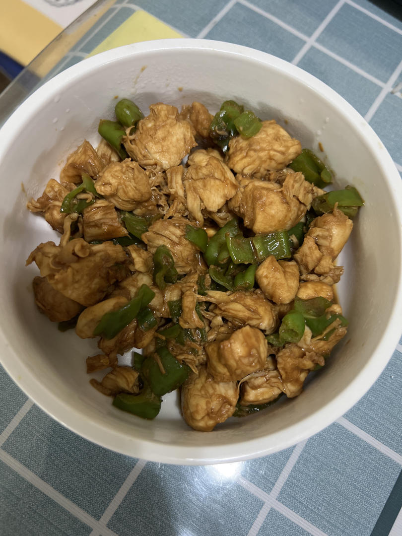 咸鲜可口的青红椒炒鸡丁