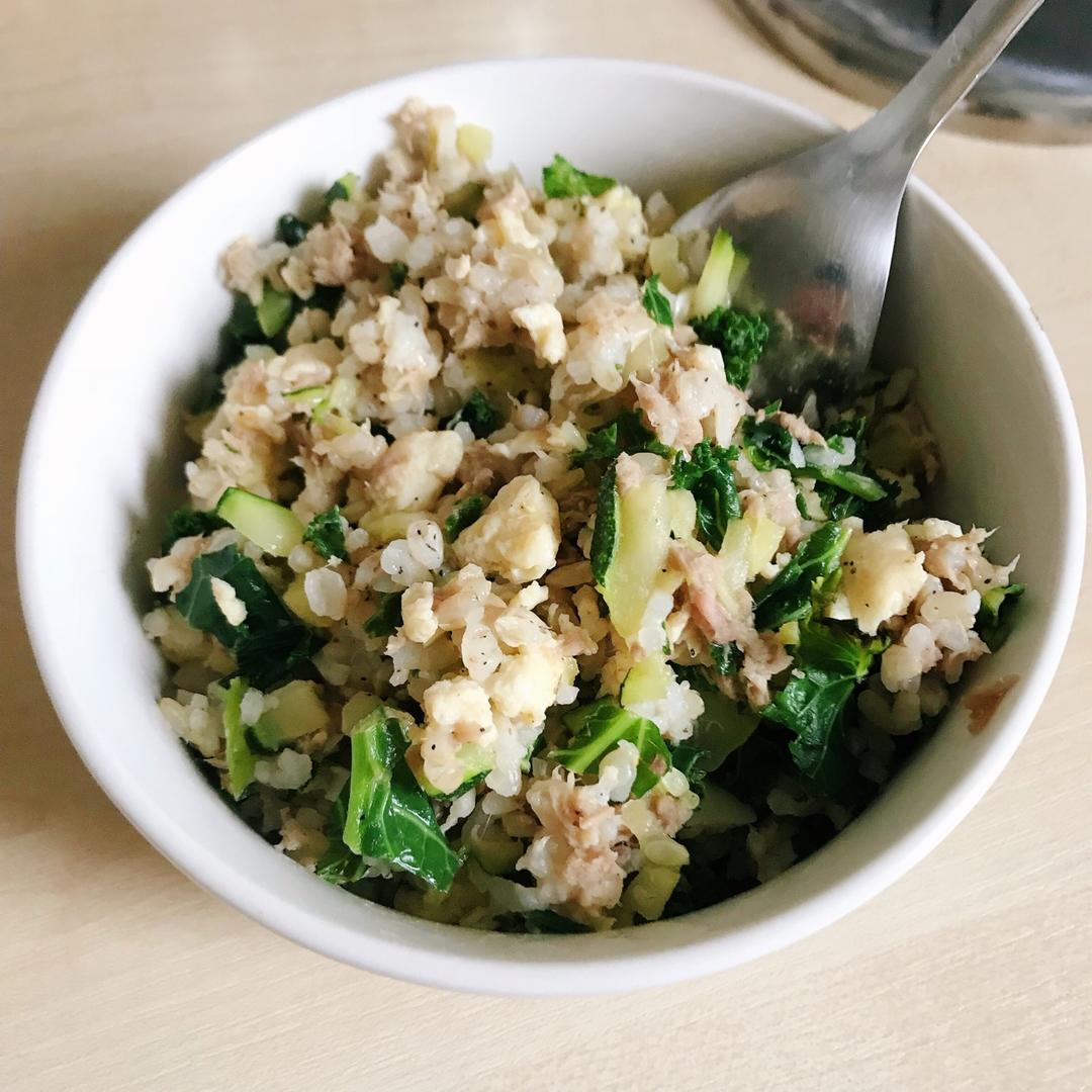 糙米金枪鱼蛋炒饭