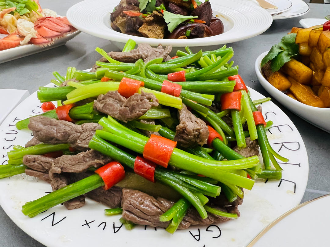 年夜饭推荐～花开富贵《蒜苔炒肉丝》