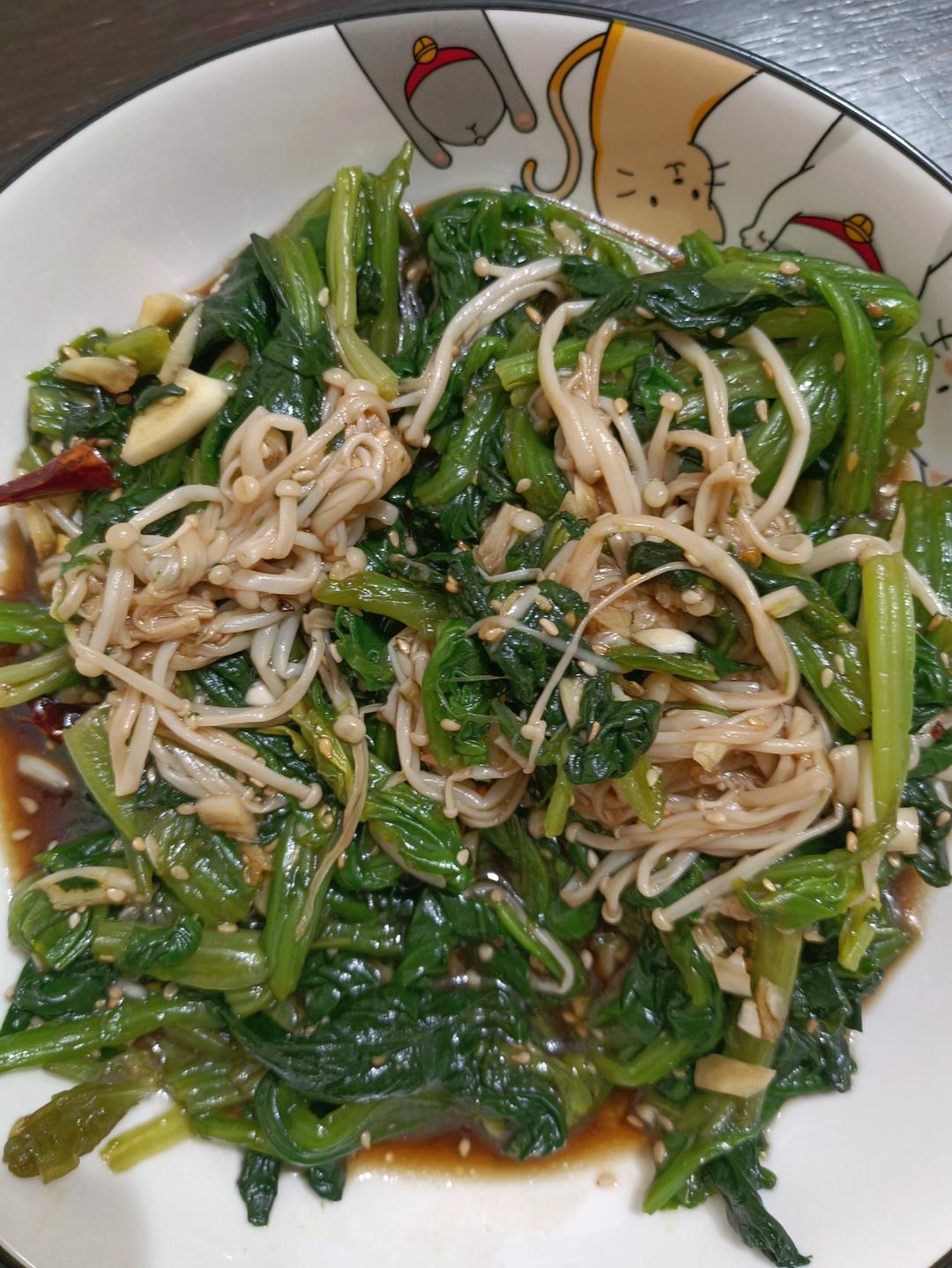 解馋减脂餐！酸辣开胃又下饭的菠菜拌金针菇