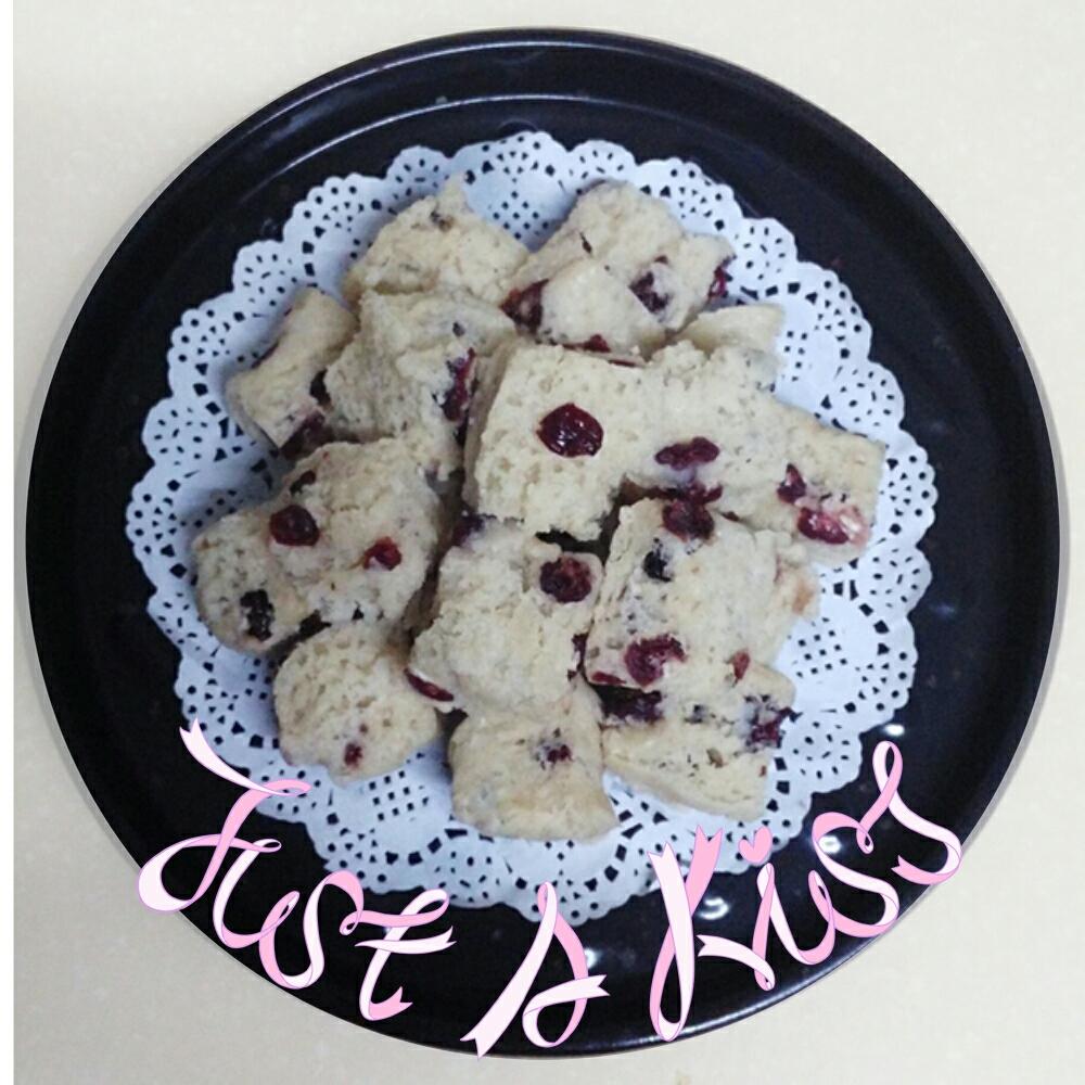 不用揉面，简单易做的——蔓越莓发糕