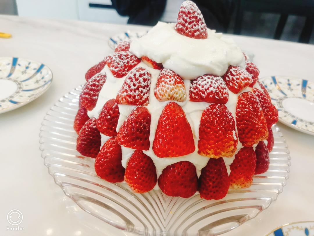 曼食慢语丨草莓芝士雪山蛋糕