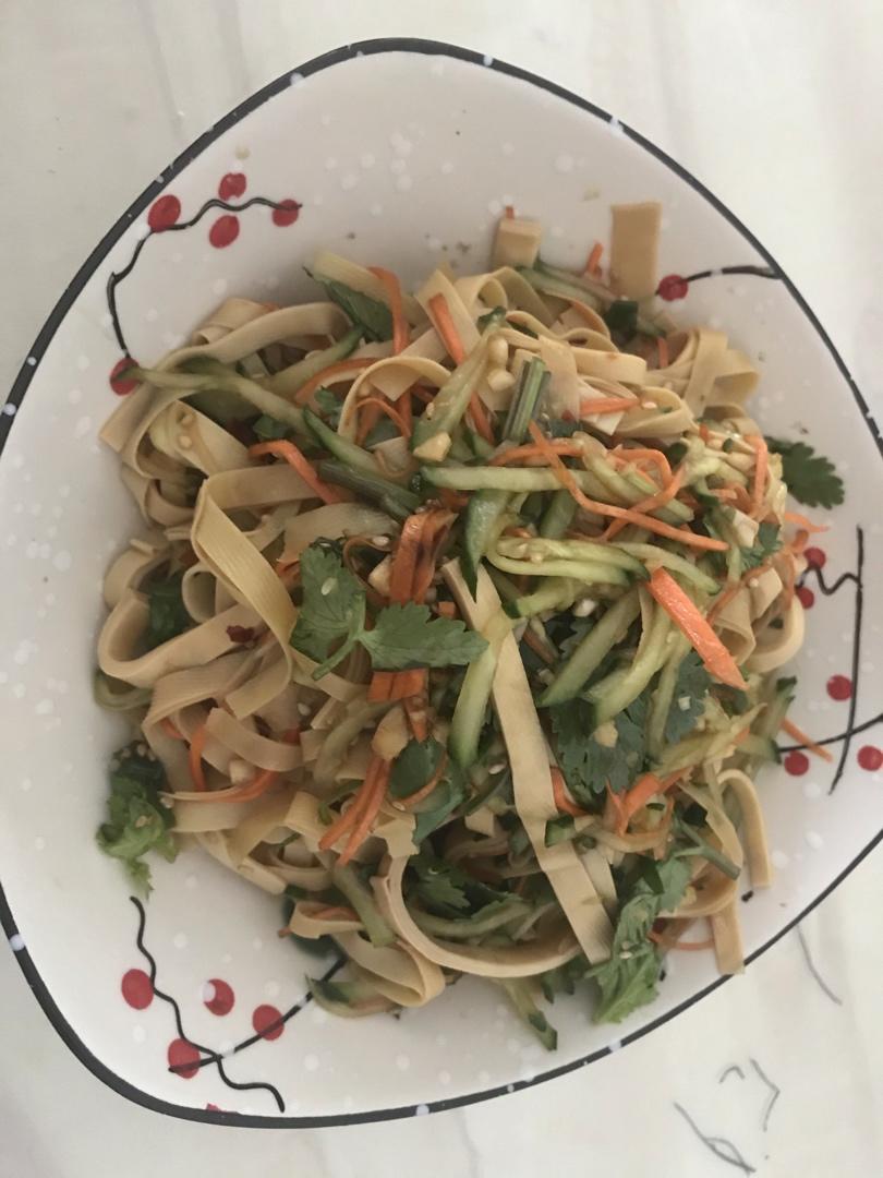 超级爽口开胃的凉拌豆皮