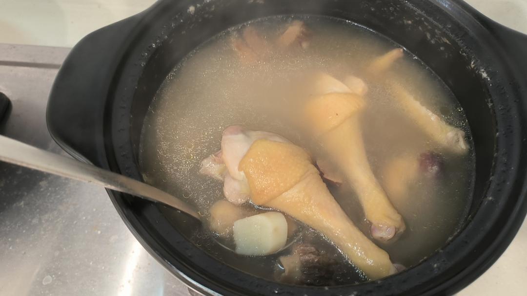 羊肚菌鸡腿汤