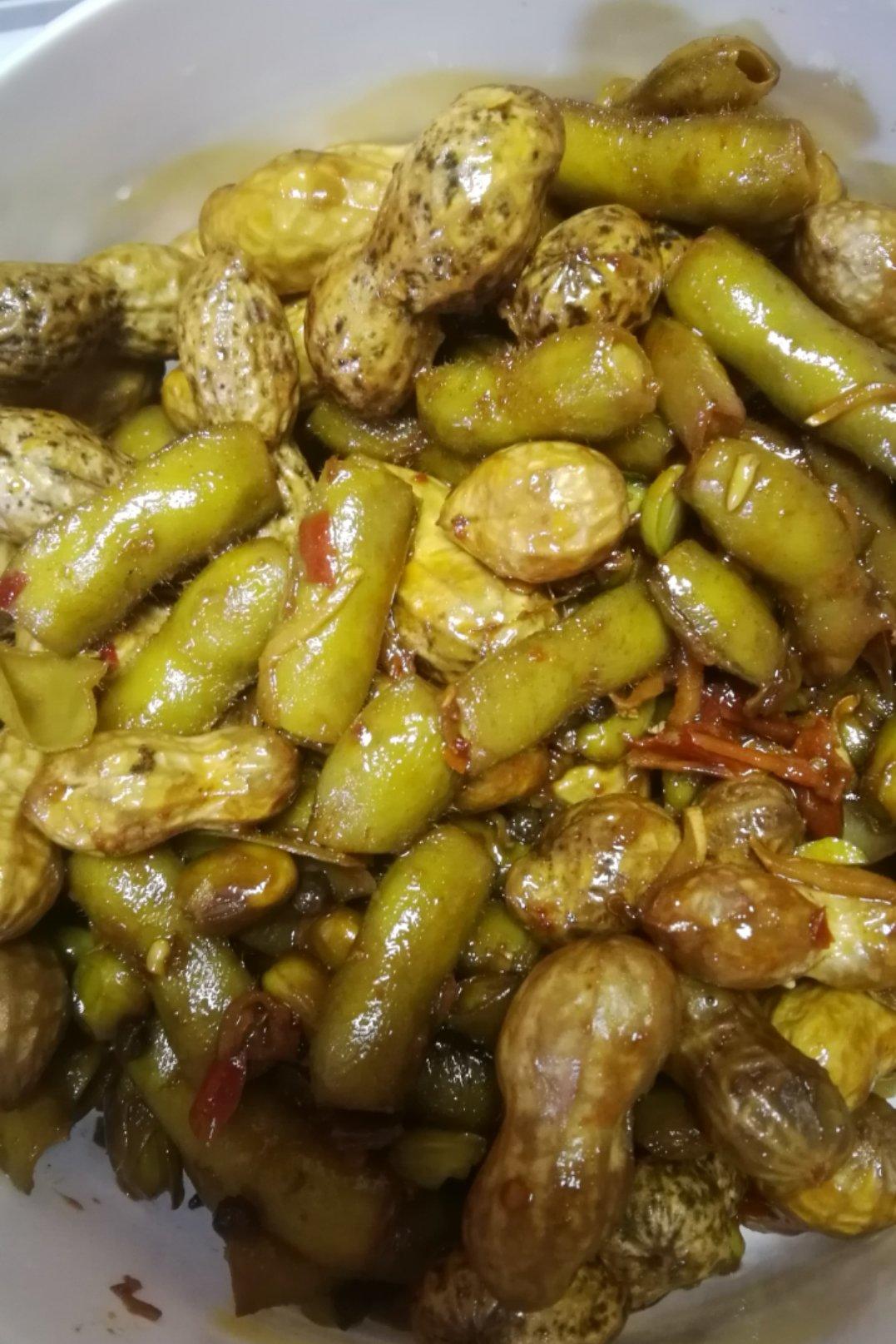 敛步随歌做的胡师傅招牌麻辣水煮毛豆