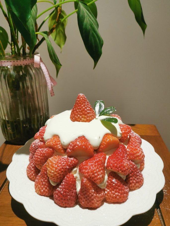 曼食慢语丨草莓芝士雪山蛋糕