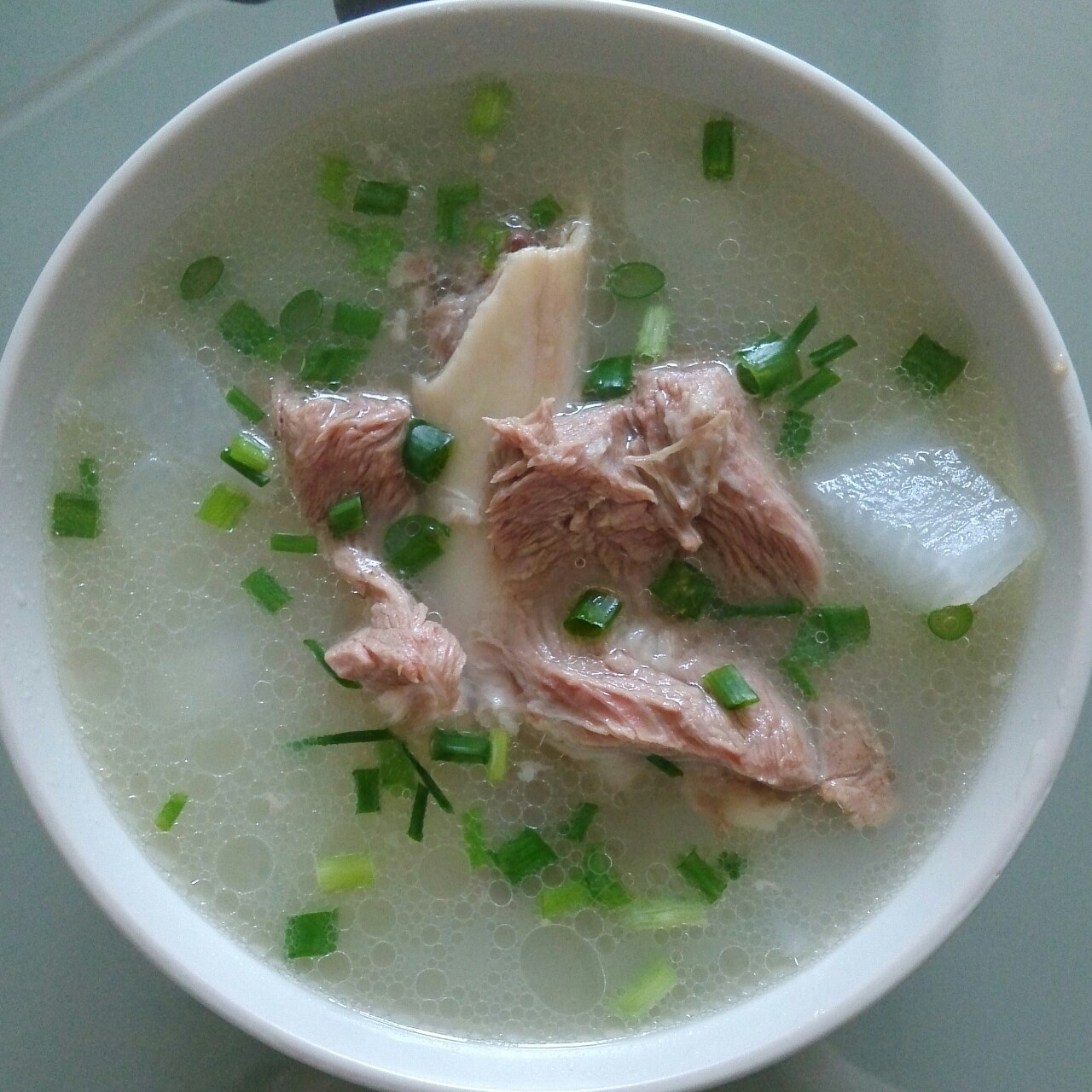 阿喵leo做的棒骨萝卜汤