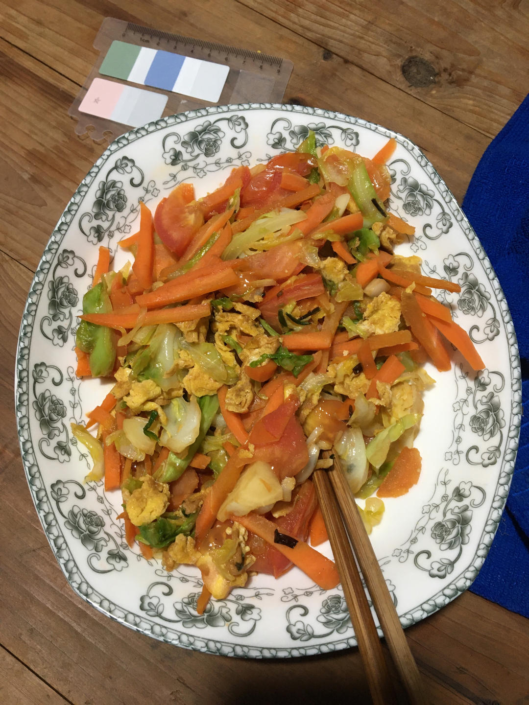 五彩斑斓的健康炒菜——包菜番茄胡萝卜鸡蛋