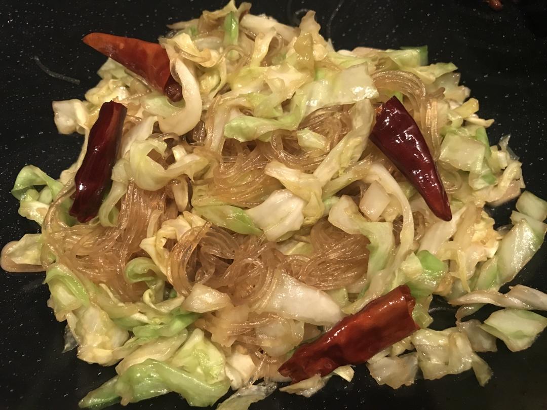 圆白菜炒粉丝