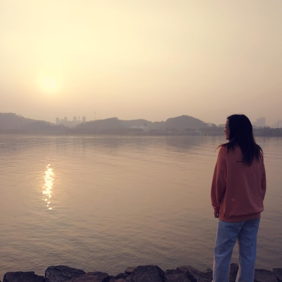 雨轻轻落在xin上