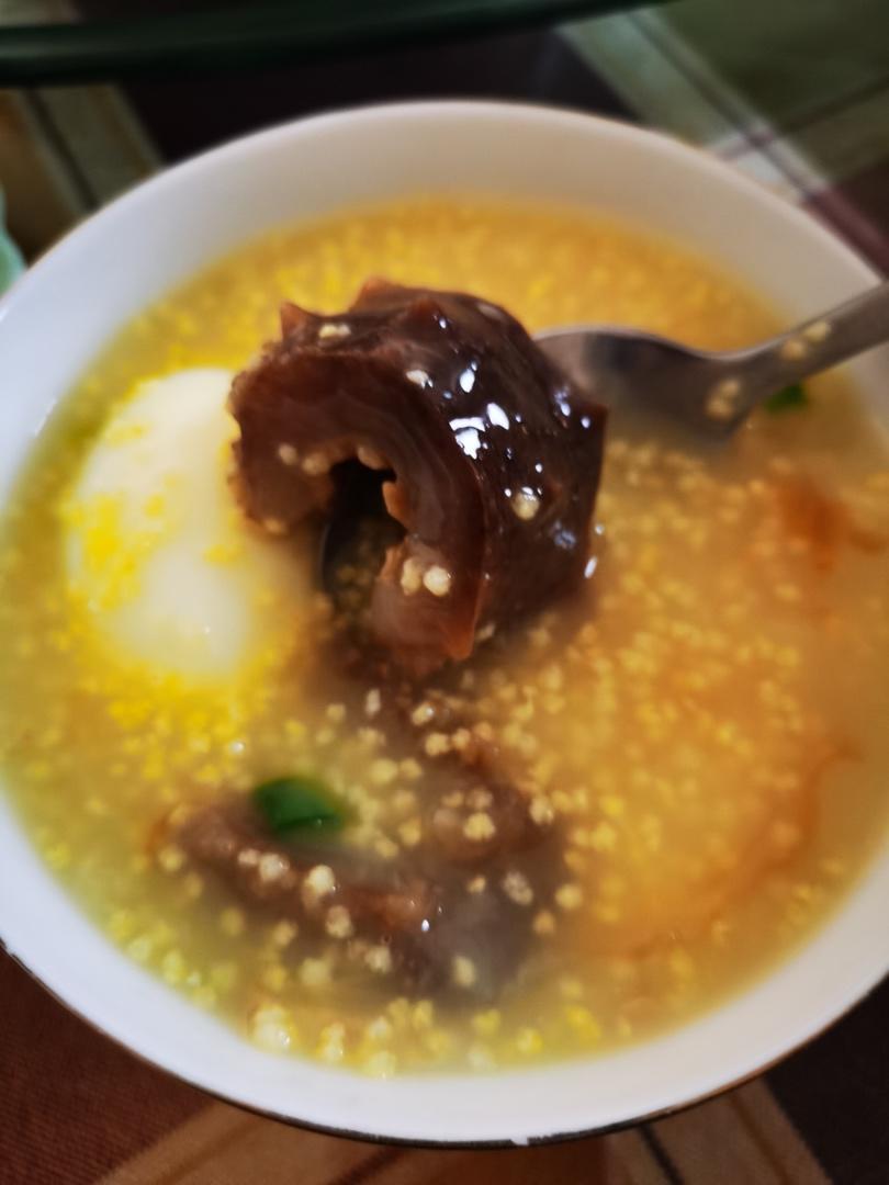 终于熬出一锅有厚厚米油的小米粥