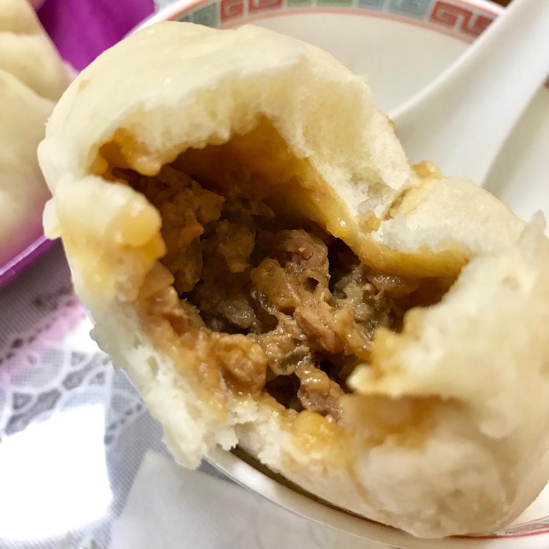 鲜美多汁的洋葱牛肉包子