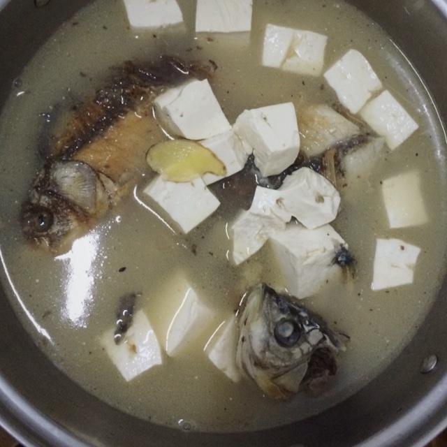鲫鱼豆腐汤
