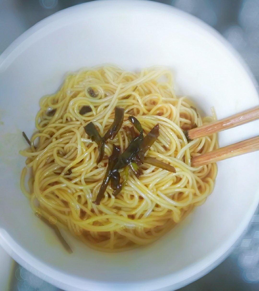 葱油拌面Spring Onion Noodles
