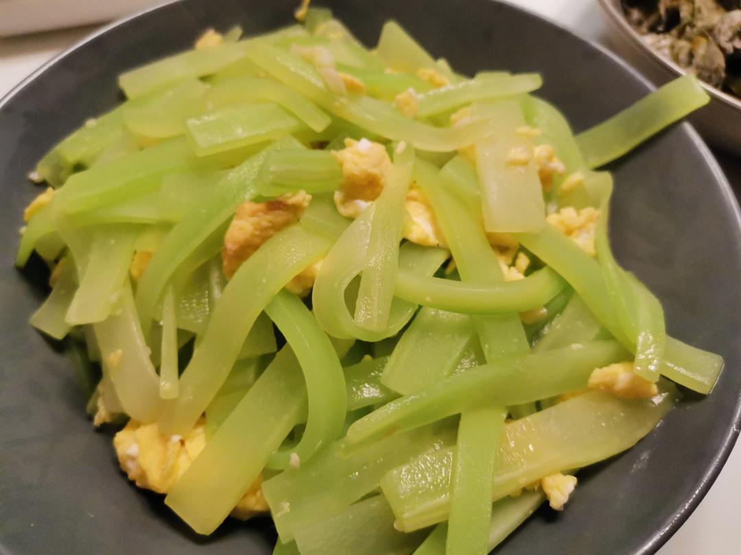 莴笋炒鸡蛋