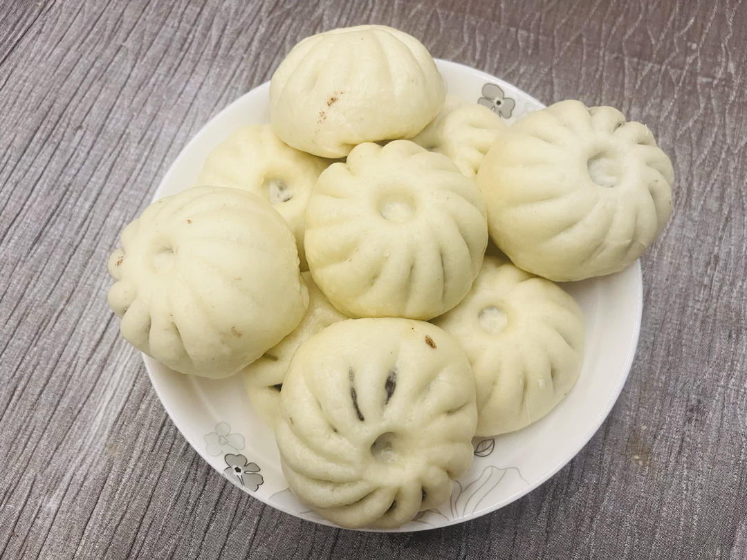 暄软可口的豆沙包