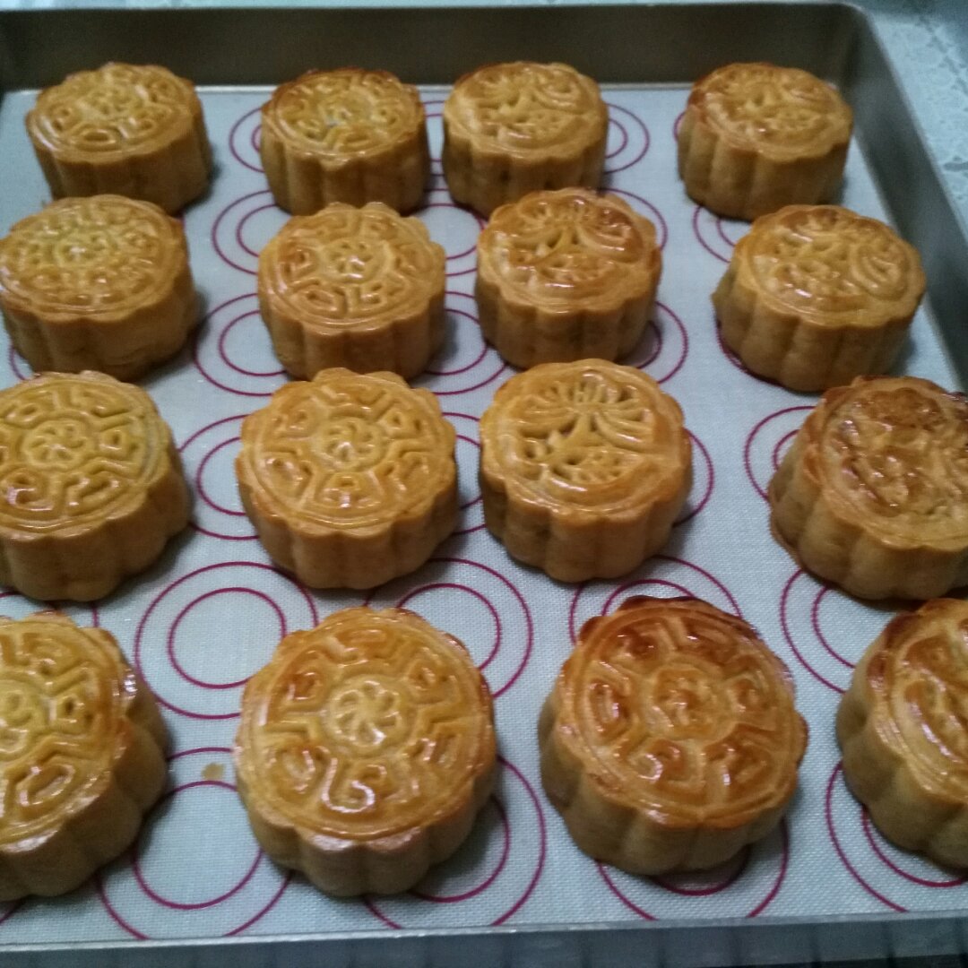 广式月饼——蛋黄莲蓉月饼