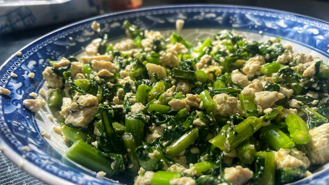 茼蒿小豆腐一五分钟美食