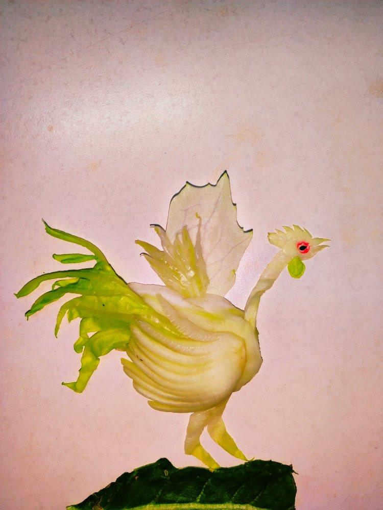 公鸡一叫桌上白