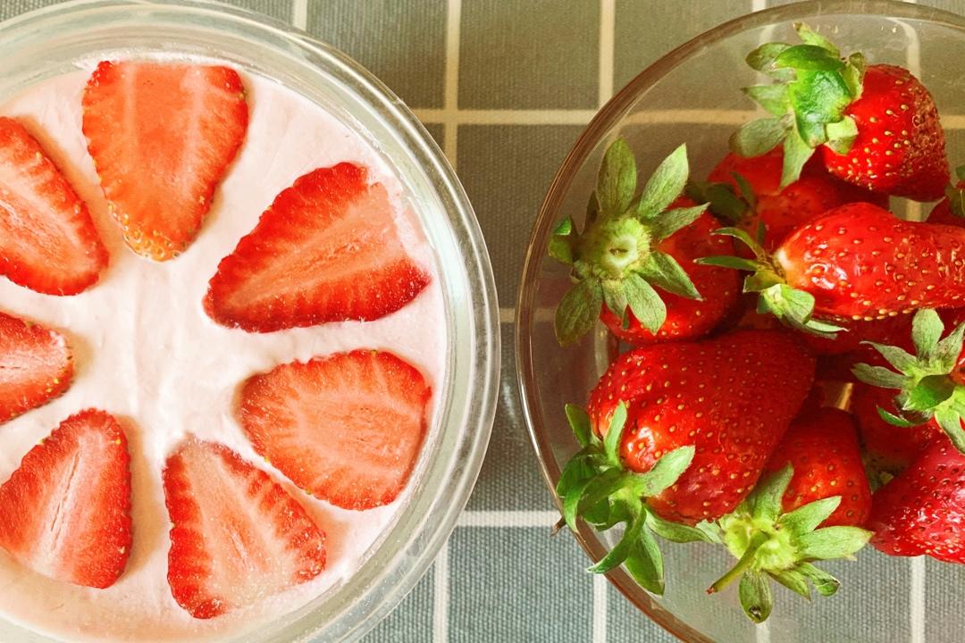 草莓冰淇淋