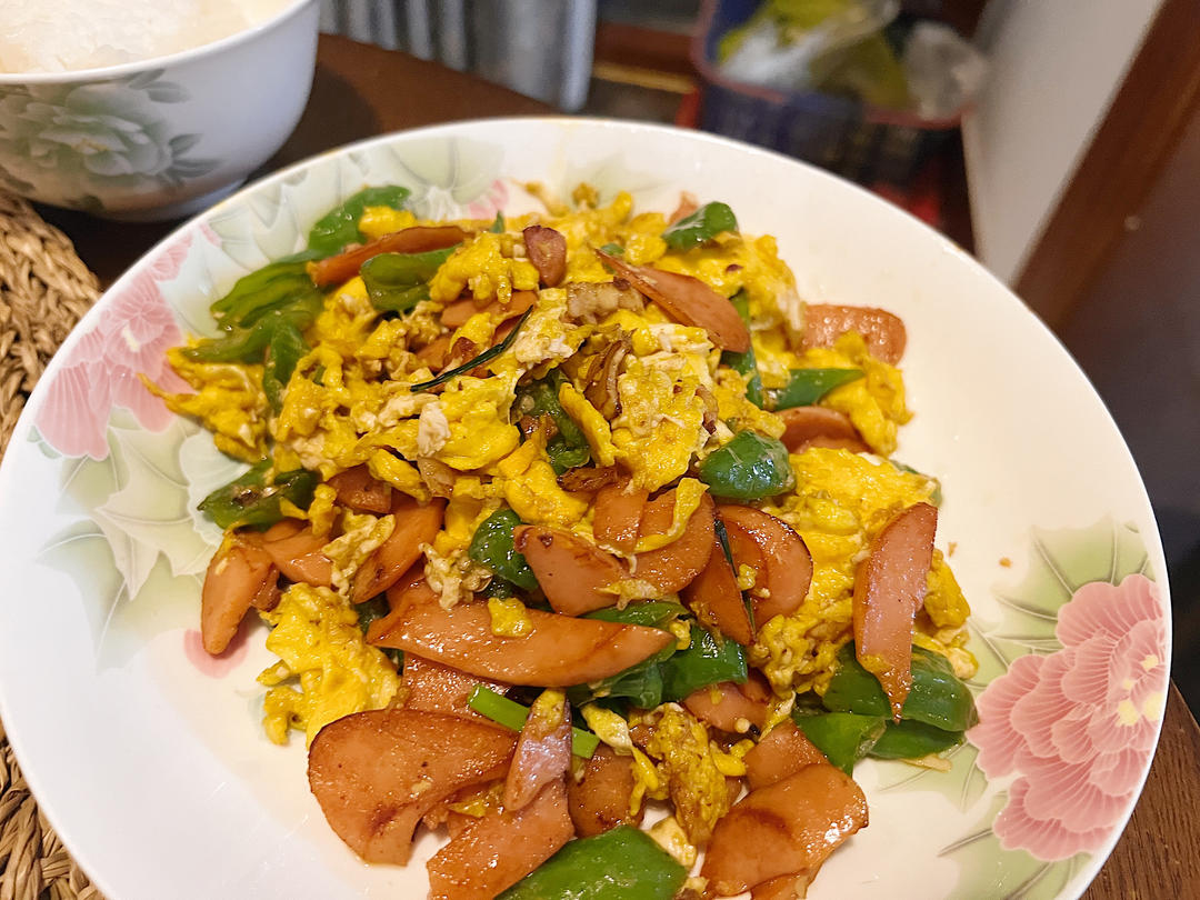 超下饭的青椒火腿炒蛋