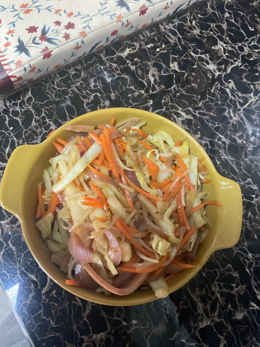 快手素炒圆白菜胡萝卜丝