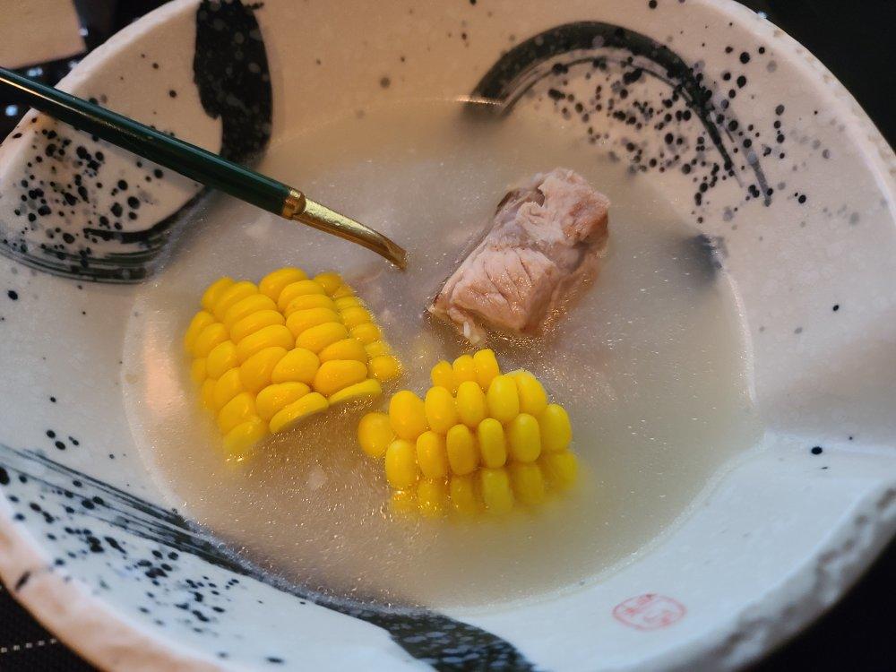 教你炖出来奶白色的排骨汤，香甜可口