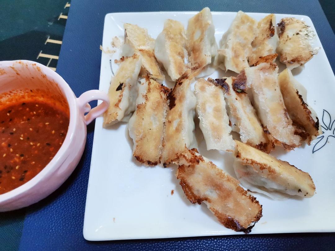 三鲜锅贴