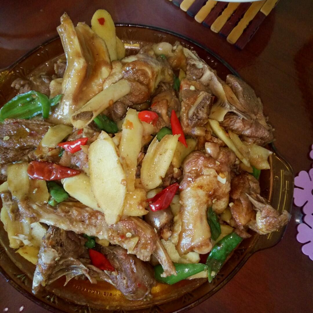 子姜焖鸭煲