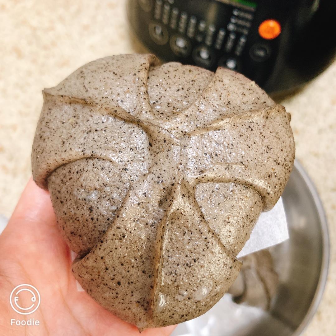 黑芝麻花瓣包（馒头）