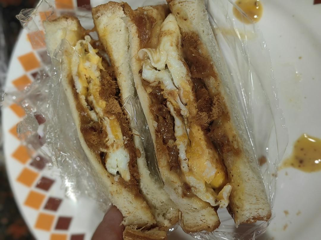 肉松鸡蛋三明治