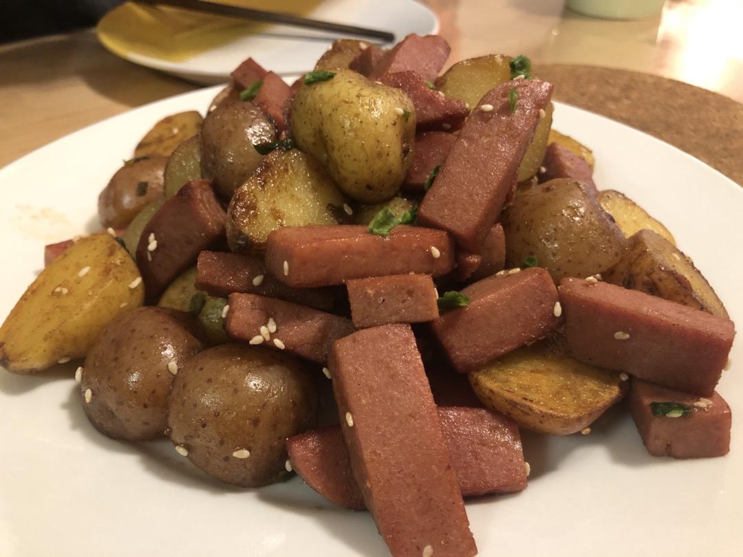 香辣过瘾的孜然土豆火腿，比路边摊还好吃