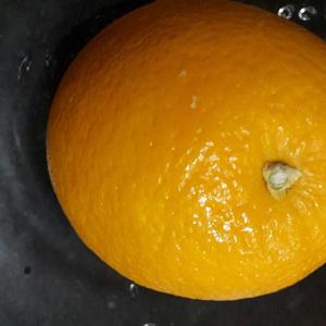 盐蒸橙子，治疗咳嗽，（详细步骤图）的做法 步骤1