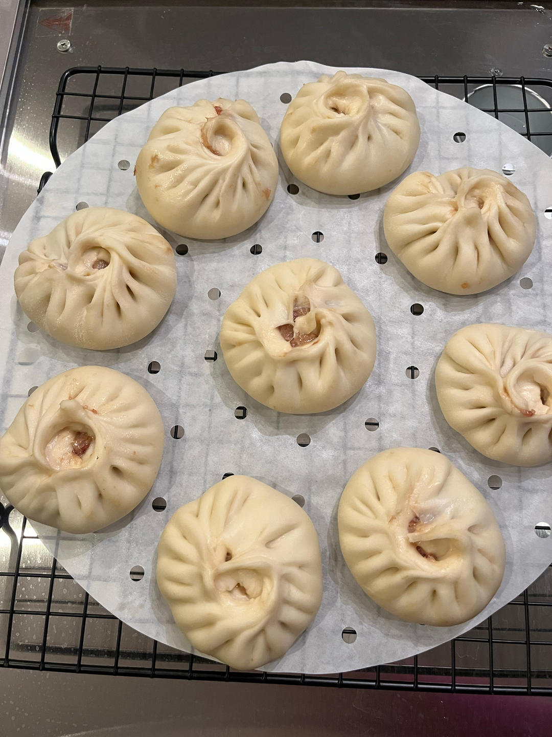 松软多汁的肉包子