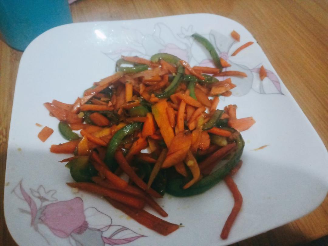青椒炒胡萝卜丝