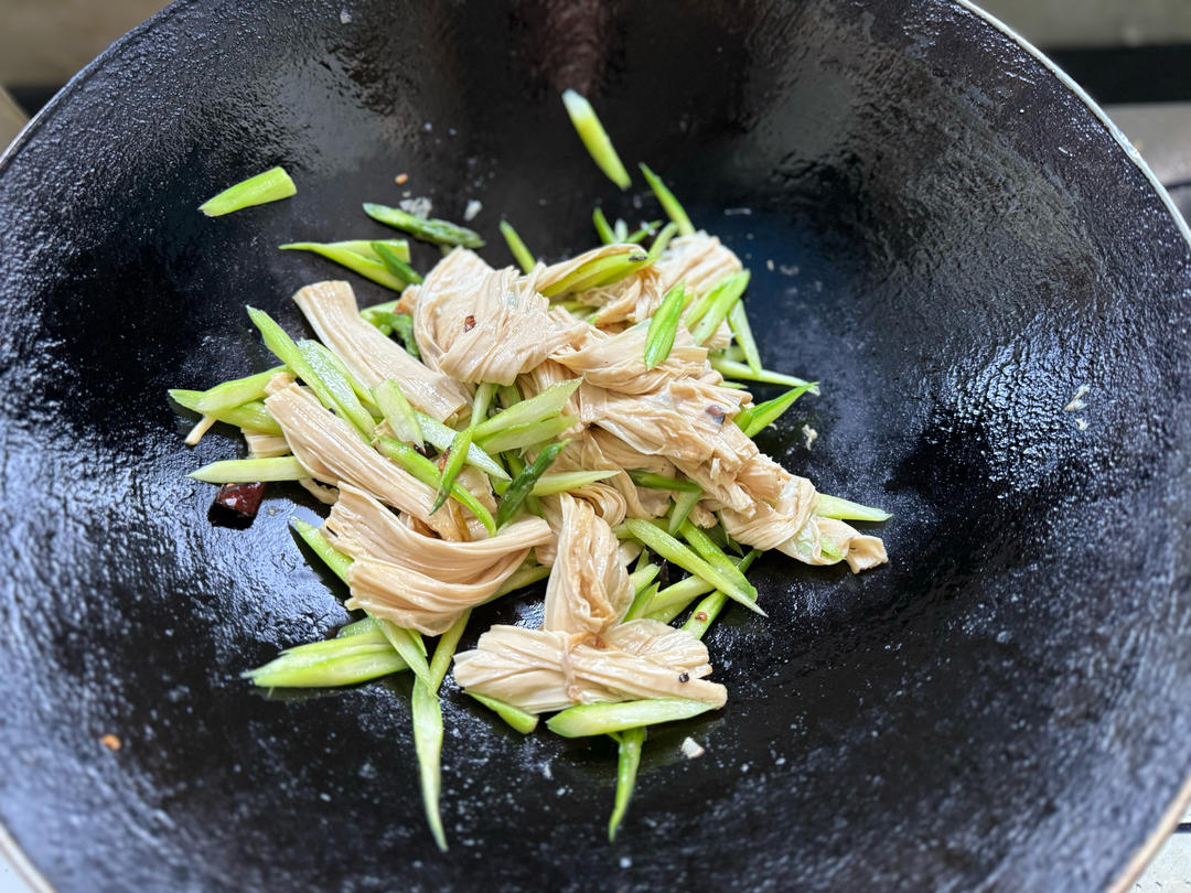 芦笋炒腐竹（清淡的素食）