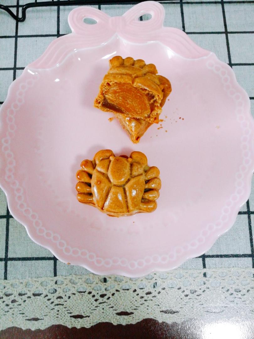 广式月饼—蛋黄莲蓉月饼