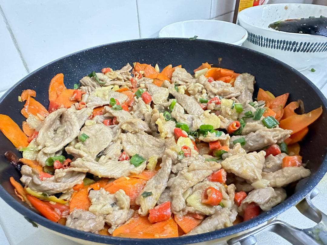 胡萝卜炒肉片