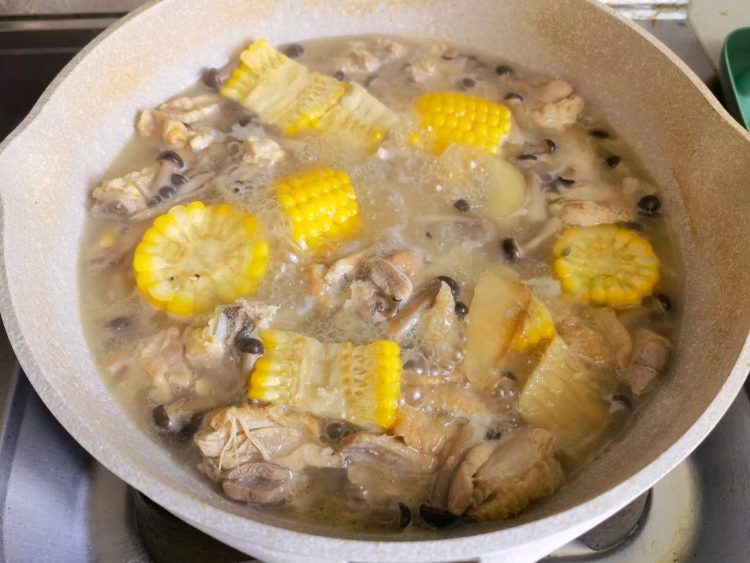 只要15分钟就搞定的快手超浓香鸡汤！