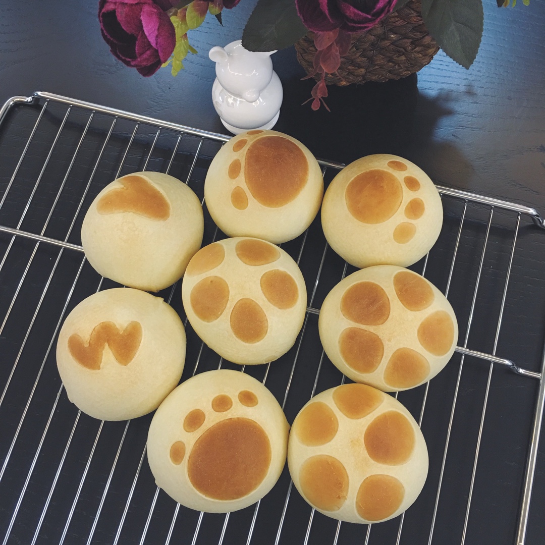 猫爪椰蓉面包——欧克皮的简单装饰