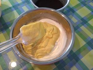 柠檬轻乳酪蛋糕 奥利奥底&草莓装饰的做法 步骤12