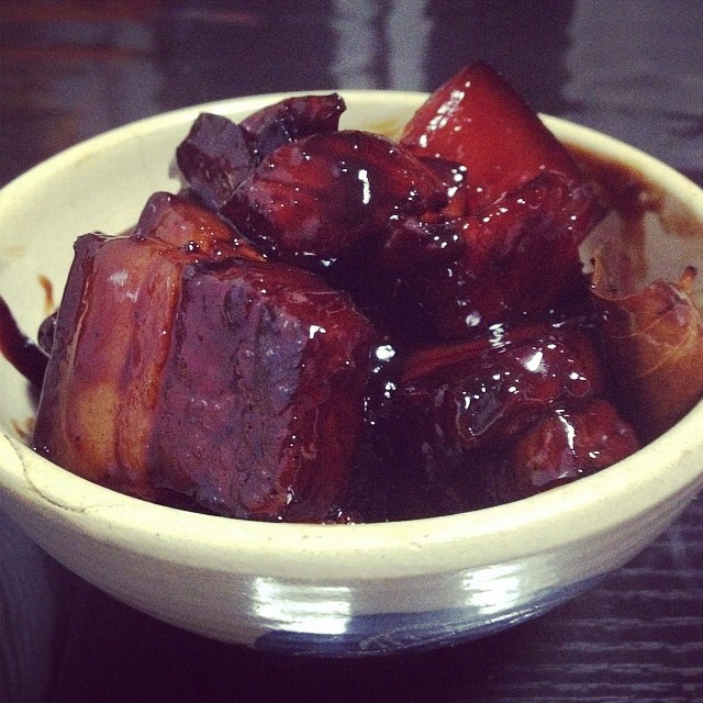 梦川做的吃着碗里望着锅里的红烧肉