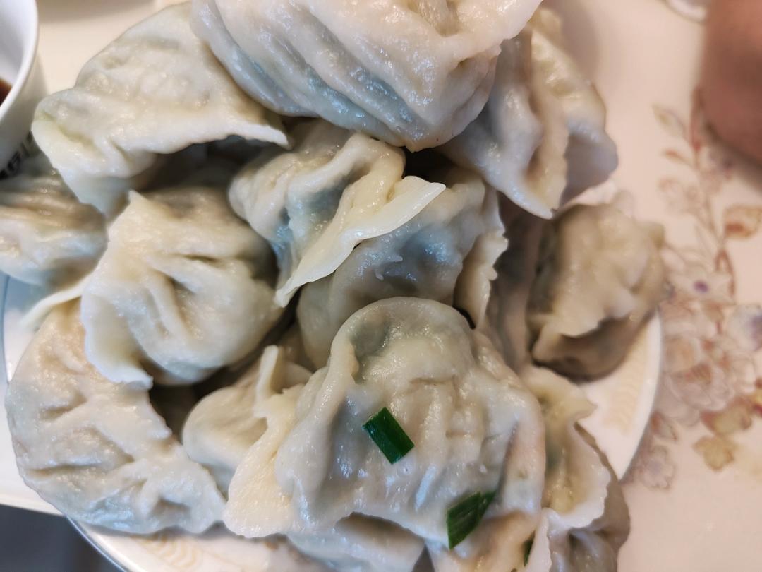 窍门多多的韭菜虾仁素三鲜水饺
