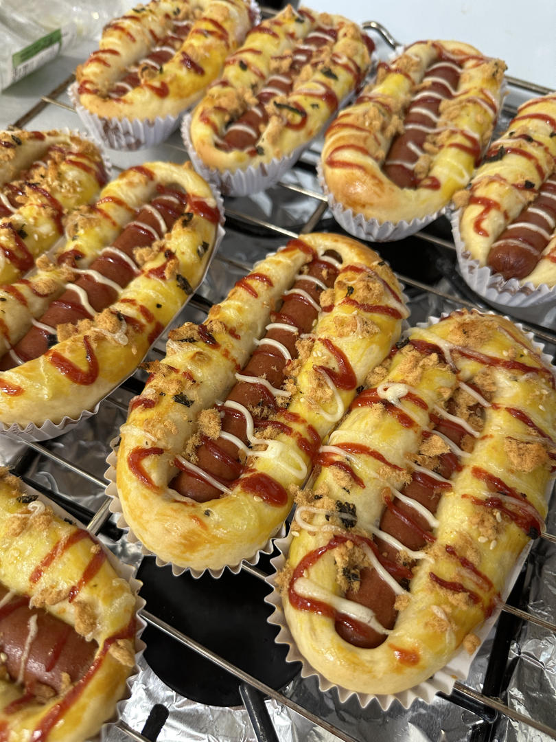 火腿香葱肉松面包