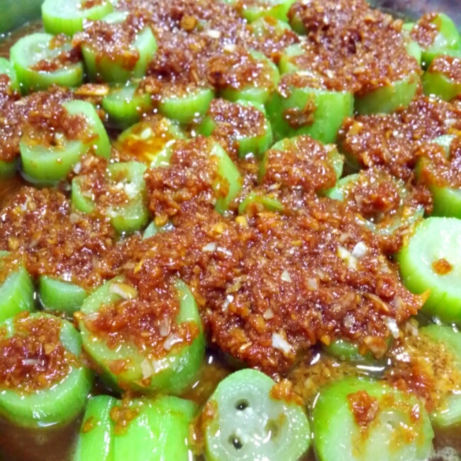 只需要五分钟就可以的美味蒜蓉蒸丝瓜
