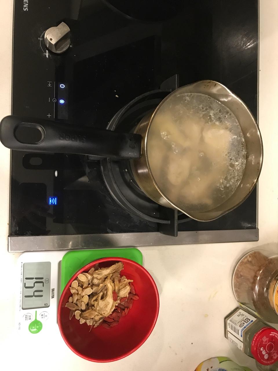 当归红枣党参鸡汤