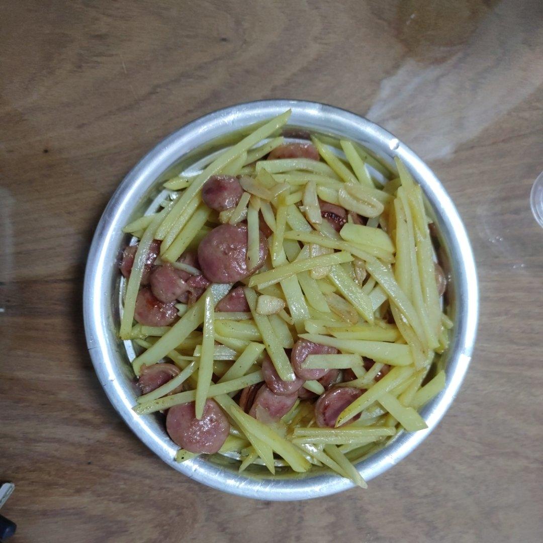 腊肠炒土豆丝