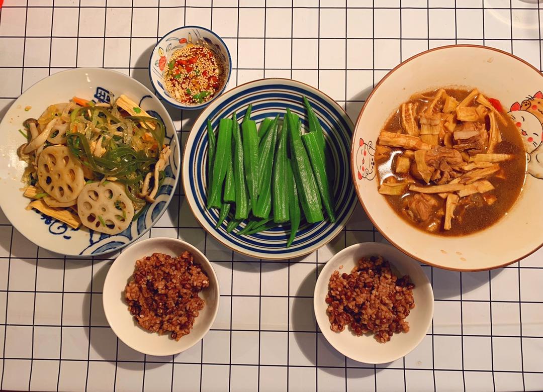 小叶子穿花裤的日常