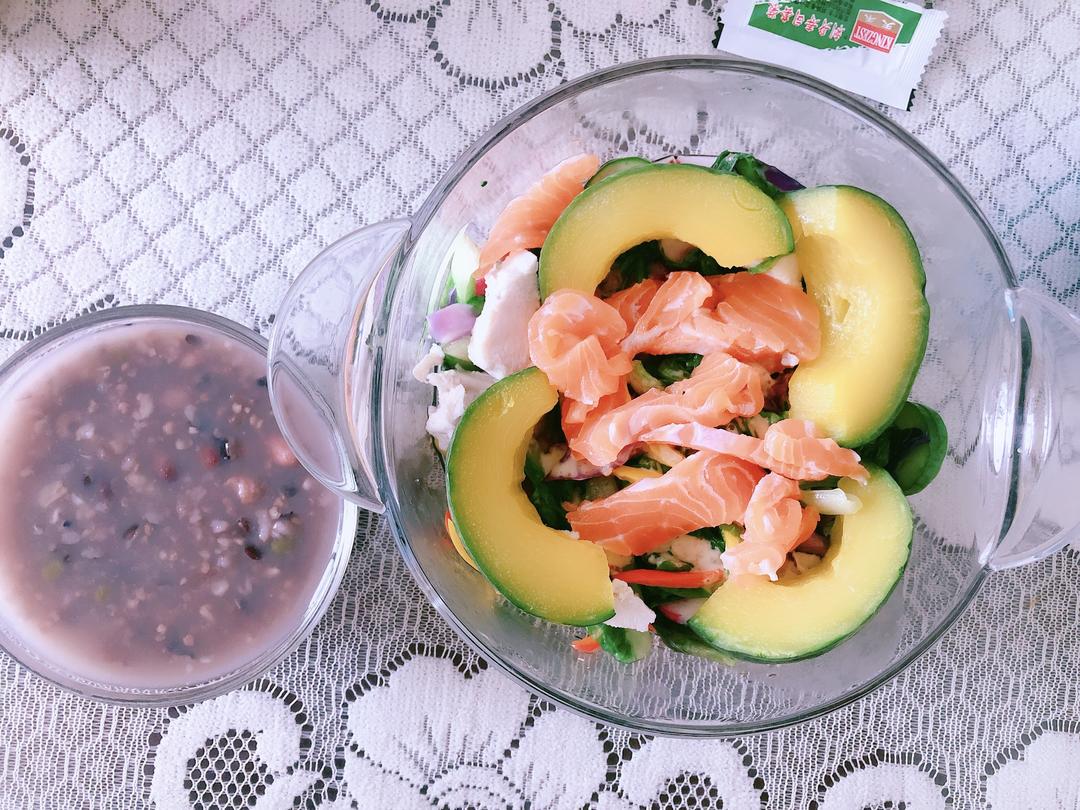 轻食Sat款-三文鱼鸡肉南瓜沙拉杂粮粥