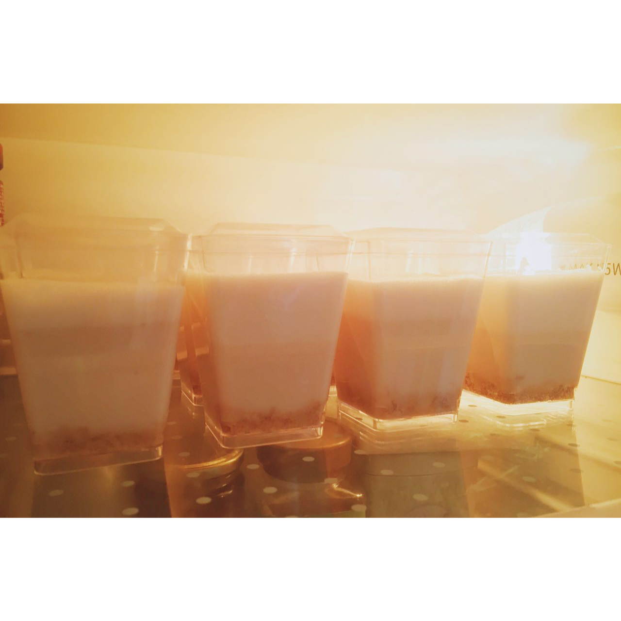 杯子草莓慕斯